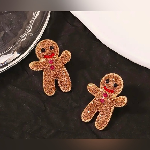 NEW Pair of Earrings. Cute Christmas Earrings. Gingerbread man earrings. - Picture 4 of 5